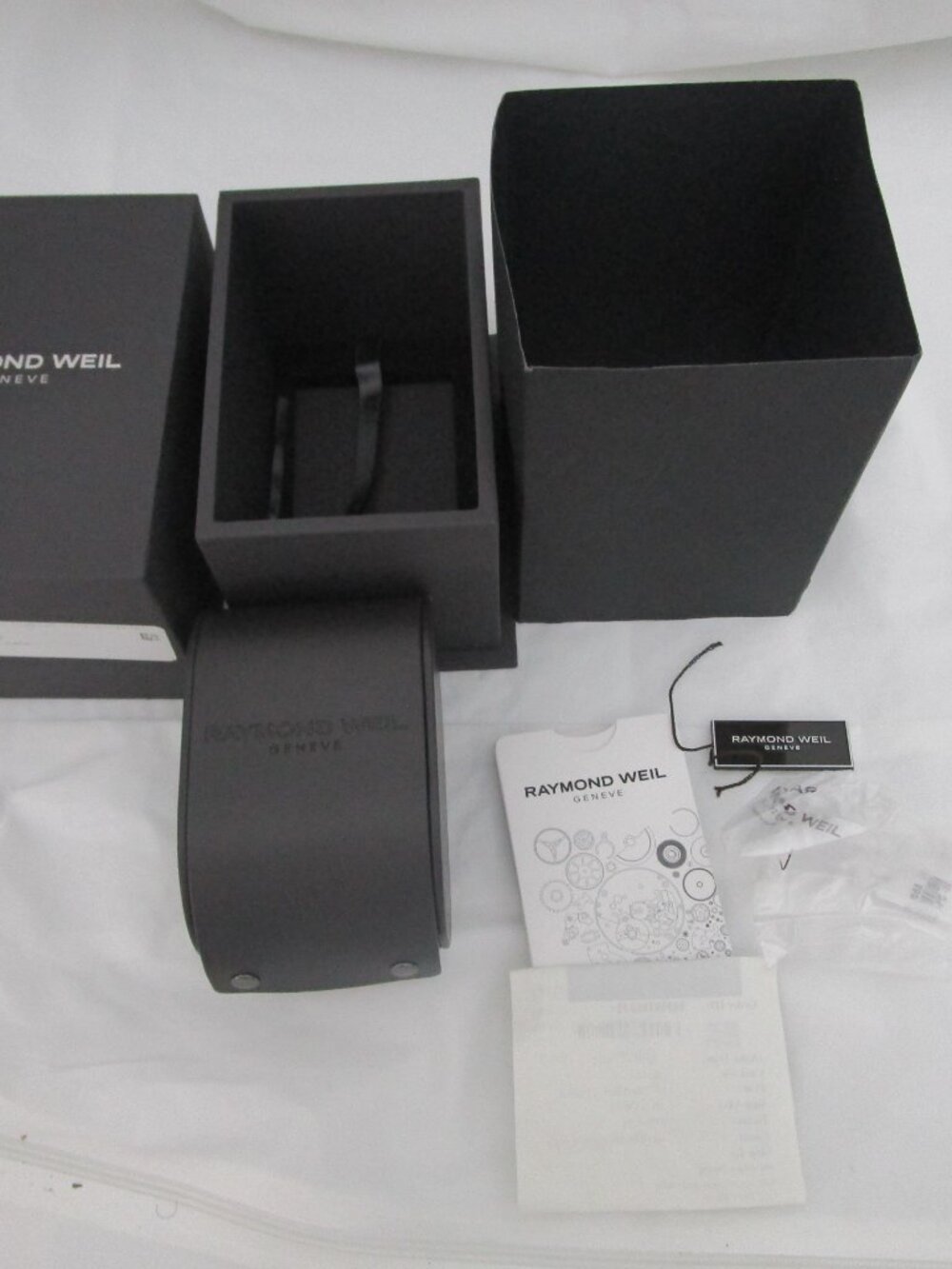 Raymond Weil Genève Watch Box – Box Only